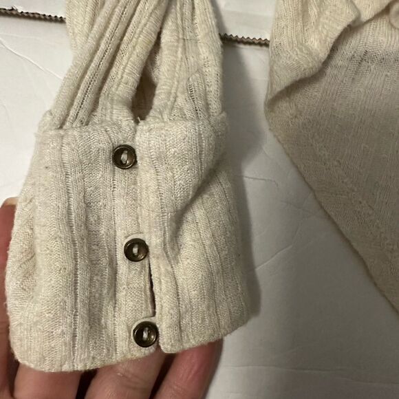 Lucky Brand Cream Long Sleeve Women's Top with Lace Like on Sleeves Size Small - Picture 4 of 11